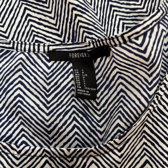 Forever 21 Black & White Chevron Print Blouse – Size L - Picture 2 of 5